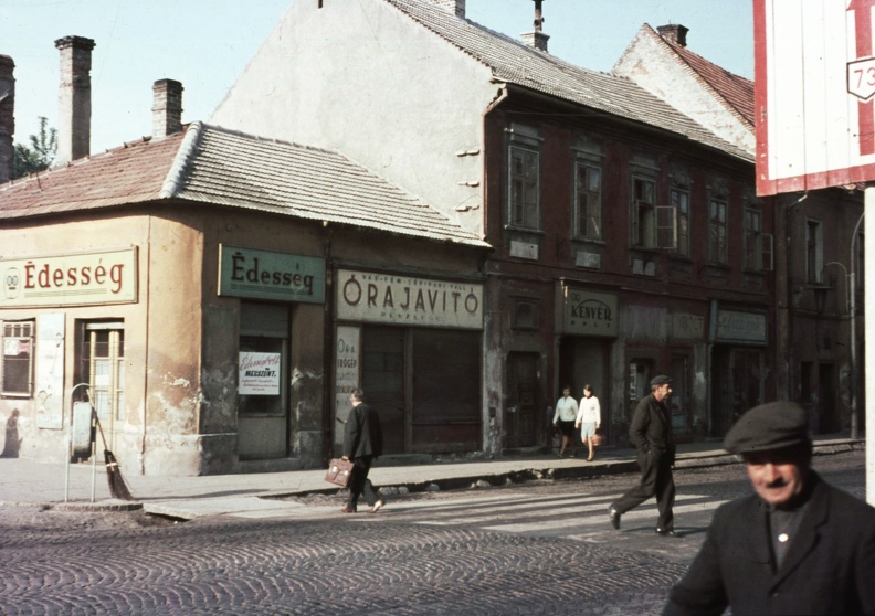 Kossuth Lajos utca - Rákóczi tér (mára lebontott) saroképülete.