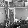 látkép a Szent Gellért szoborral és az Erzsébet híddal, Pest felé nézve.