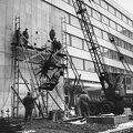 a Magyar Rádió Pollack Mihály téri székháza. Somogyi József szobrászművész bronz reliefjének felhelyezése (1969).