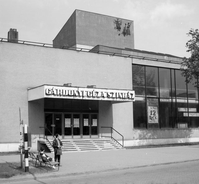Hatvani kapu (Lenin) tér 4. Gárdonyi Géza Színház.