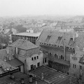 kilátás a Városháza tornyából, balra a Bethlen Gábor tér, előtérben a mozi tetőzete, háttérben a Szent Péter és Pál templom.