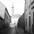 Kard utca az Országház utca felől, háttérben a Bécsi kapu téri evangélikus templom.