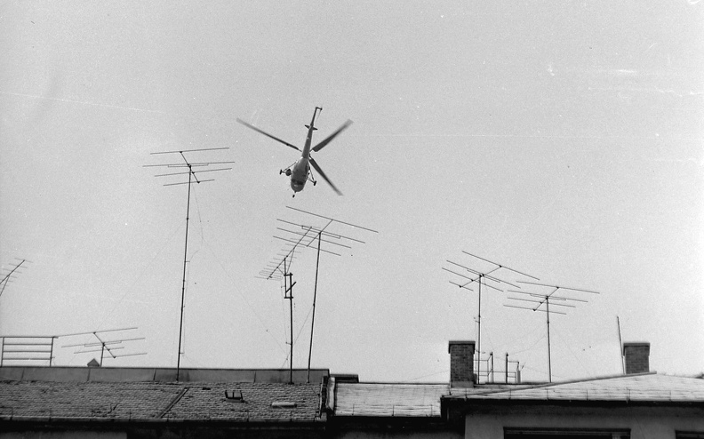 Bem rakpart 23.-24. Augusztus 20-i légi- és víziparédé, MI-1 típusú helikopter.