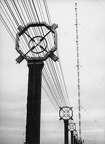 a rádióállomás részlete, tápvonal és az antennatorony.
