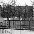 Kelet-Berlin, Pariser Platz, a Dorotheen Strasse felé nézve, a háttérben balra a Reichstag.