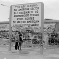 az amerikai szektor határa a Berlini Fal előtt a Postdamer Platznál.