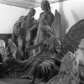 Budapest Galéria telepe. Háttérben Mária Ludovika szoborcsoport főalakjai, Vas Viktor alkotása.